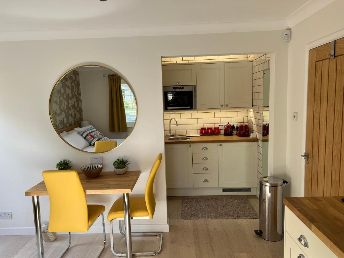 No 64 Bed And Breakfast Lymington Exteriör bild