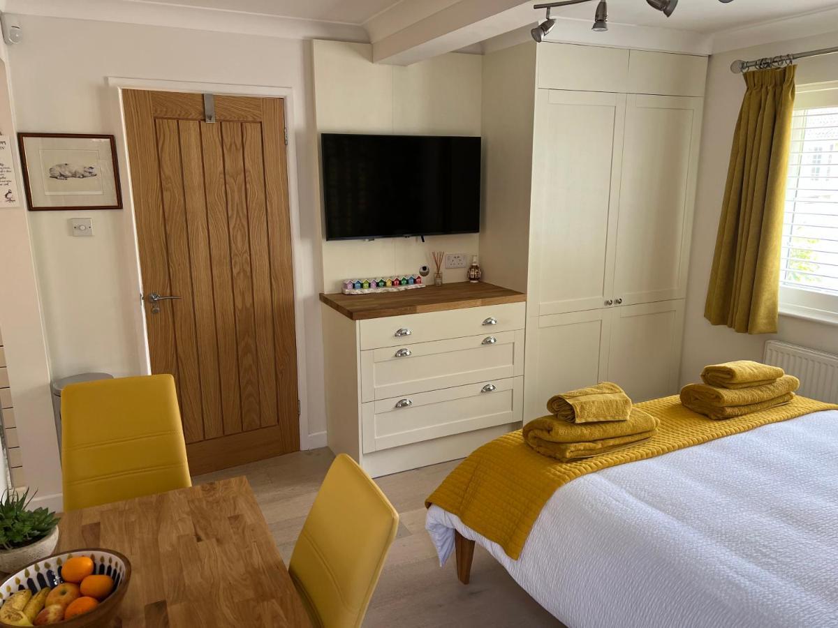 No 64 Bed And Breakfast Lymington Exteriör bild