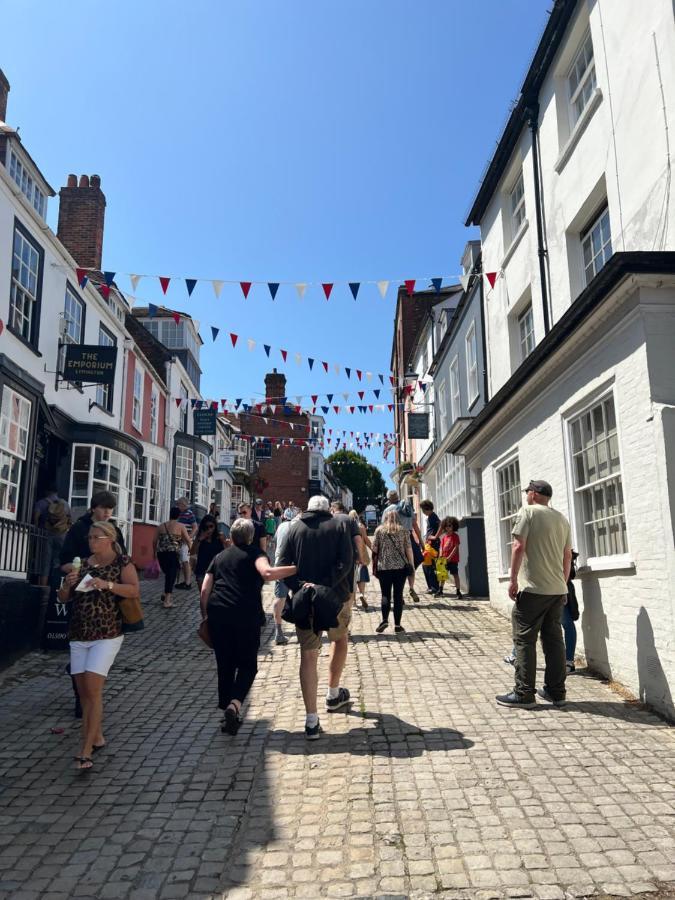 No 64 Bed And Breakfast Lymington Exteriör bild